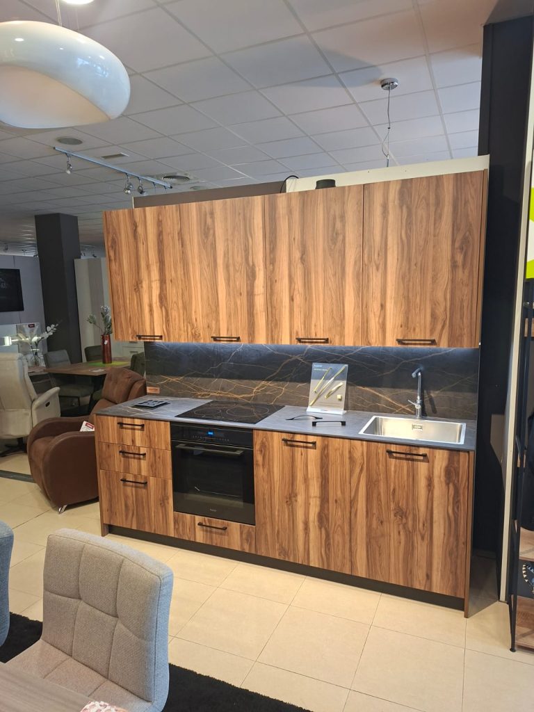 Cómo diseñar una cocina a medida en Granada: claves para un espacio elegante y funcional